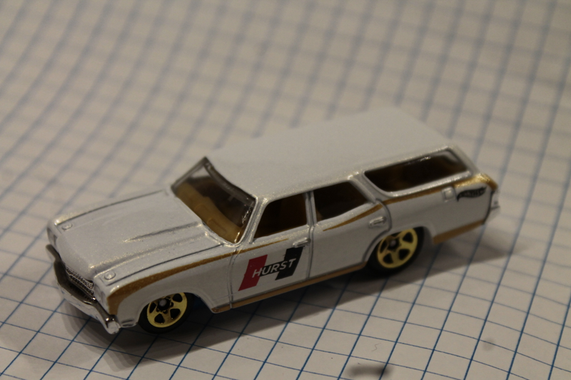 Illustration for article titled "Call Your Custom": Hot Wheels Trading/Customization Haul
